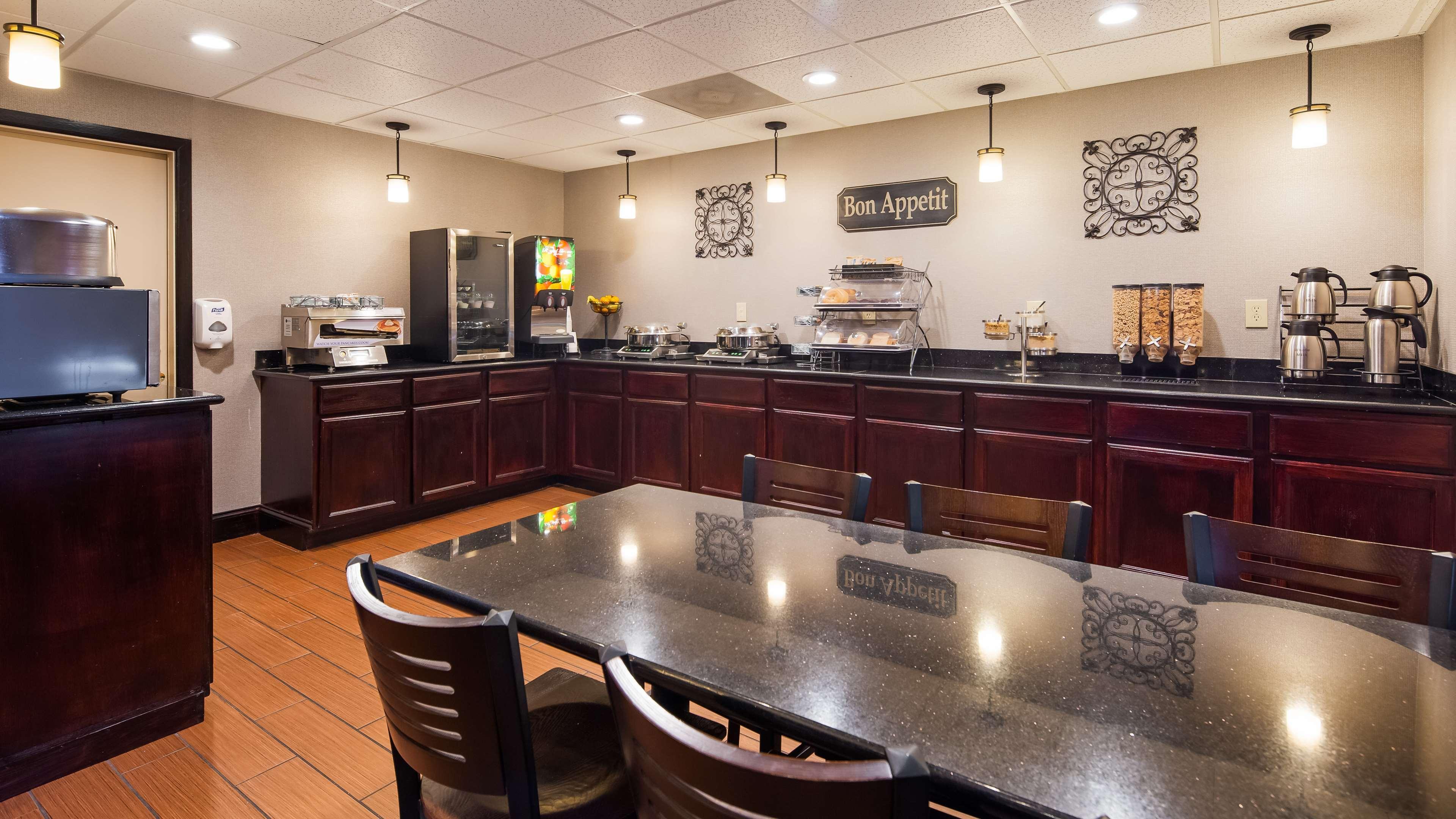 Best Western Plus Russellville Hotel & Suites Exterior photo