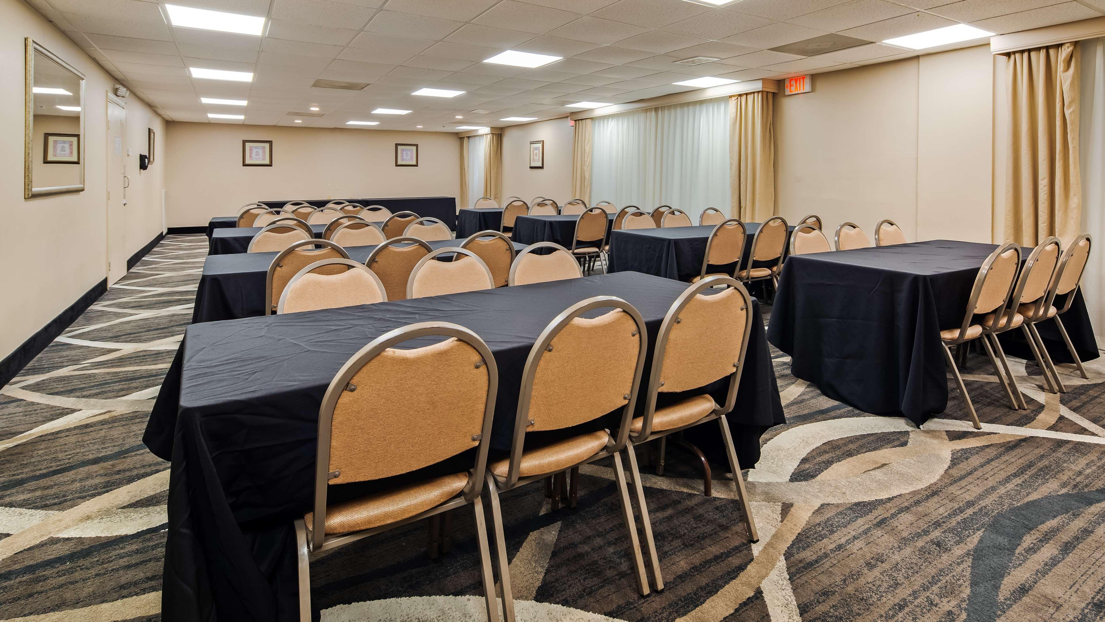 Best Western Plus Russellville Hotel & Suites Exterior photo
