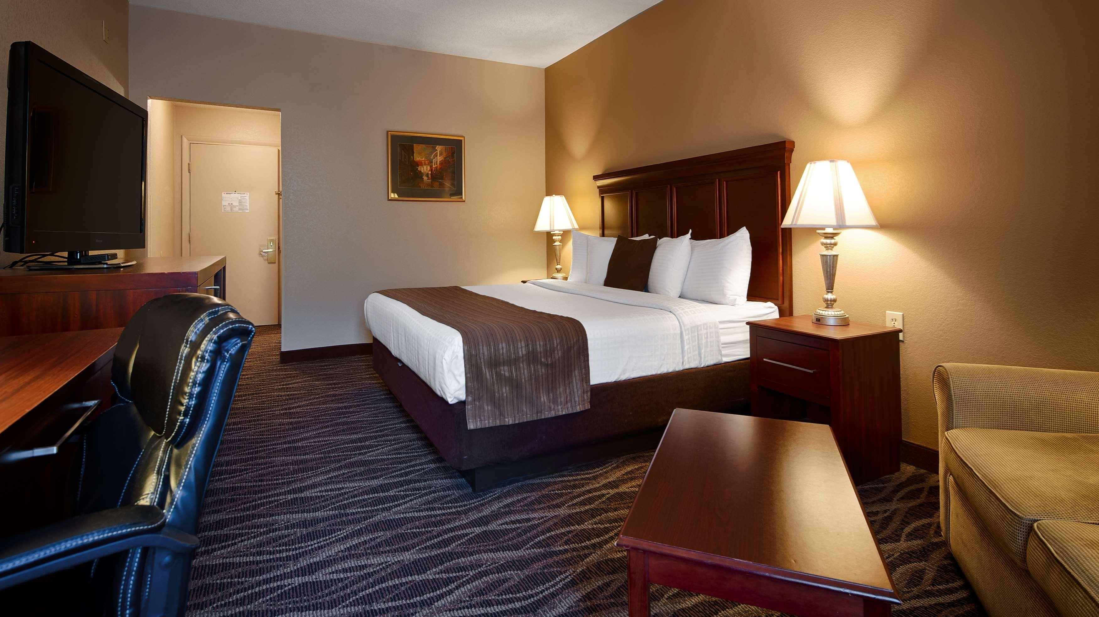 Best Western Plus Russellville Hotel & Suites Exterior photo